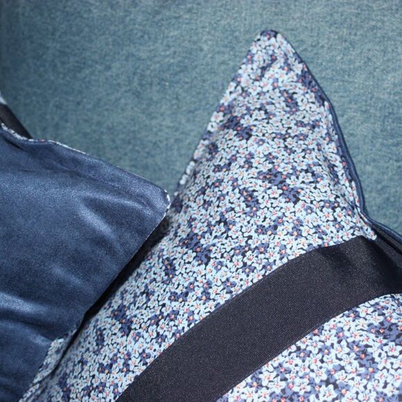 PAIR Blue Floral Pillow Set 19 x 16 NEW - Picture 13 of 13